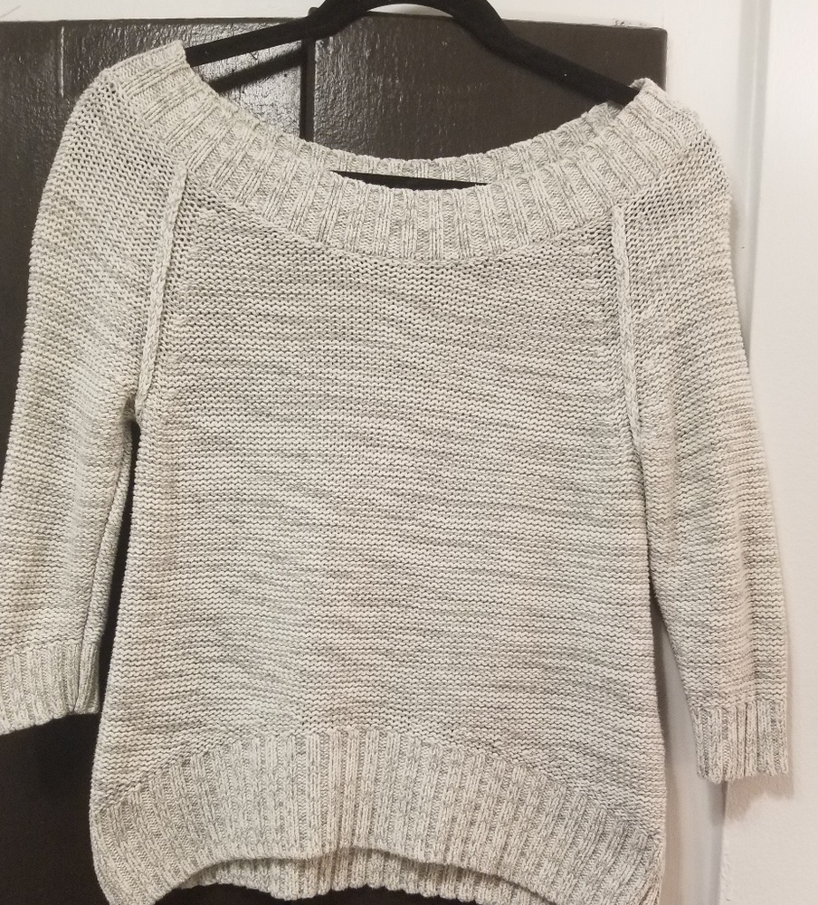 Gray 3/4 sleeve sweater